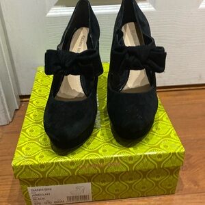 Never worn Black Gianni bini size 9 women’s shoes!